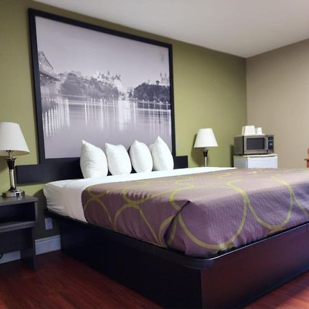 Hotel Super 8 By Wyndham Pembroke Esterno foto