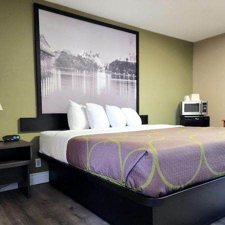 Hotel Super 8 By Wyndham Pembroke Esterno foto