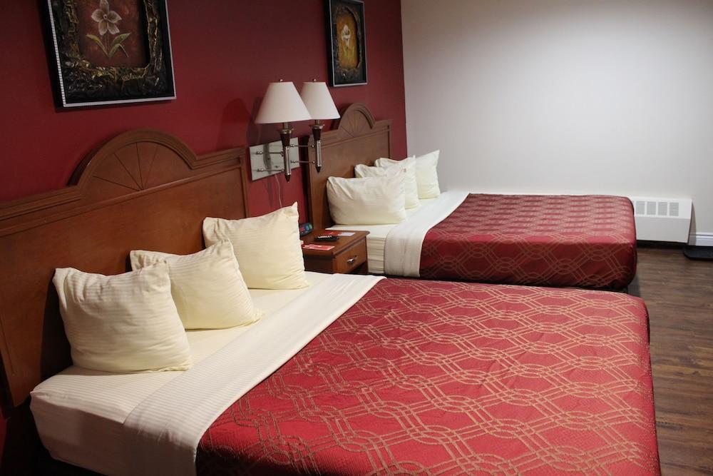 Hotel Super 8 By Wyndham Pembroke Esterno foto