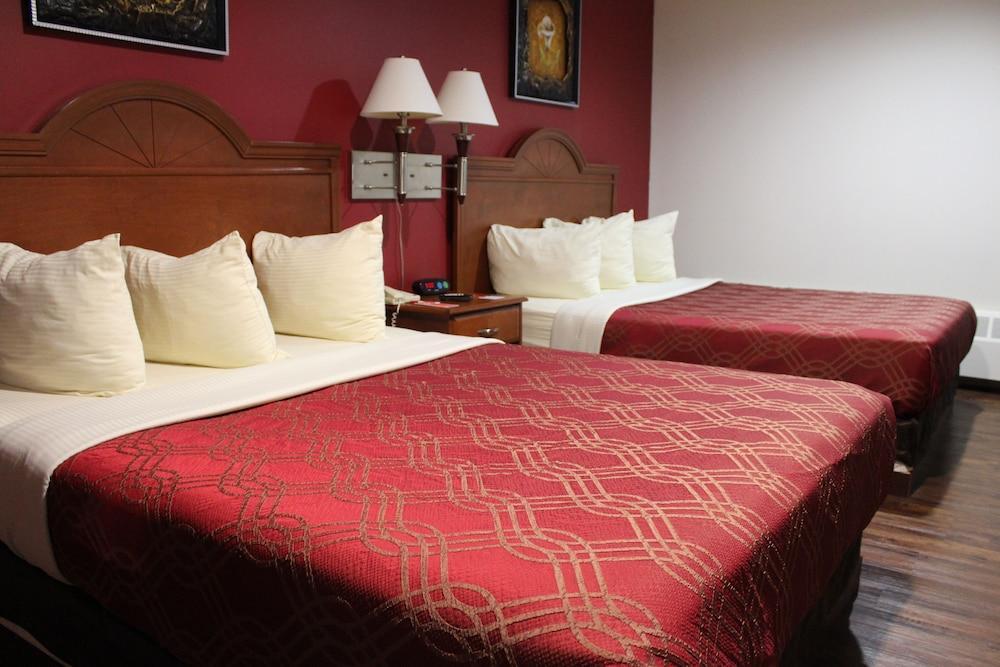 Hotel Super 8 By Wyndham Pembroke Esterno foto