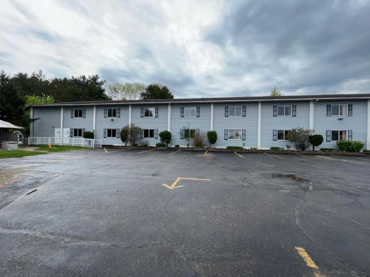 Hotel Super 8 By Wyndham Pembroke Esterno foto