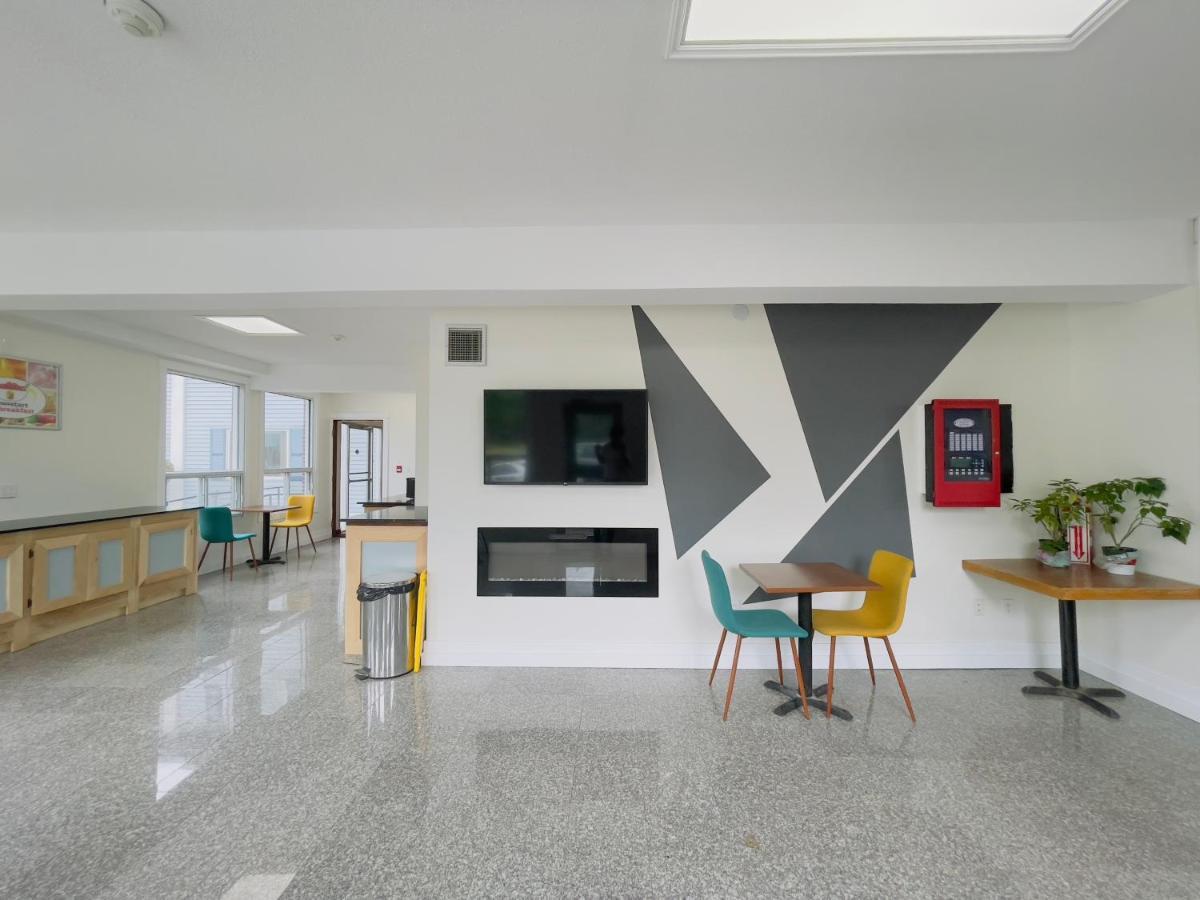 Hotel Super 8 By Wyndham Pembroke Esterno foto