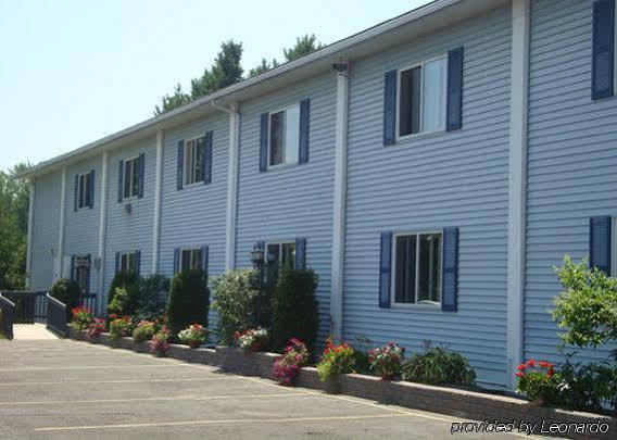 Hotel Super 8 By Wyndham Pembroke Esterno foto