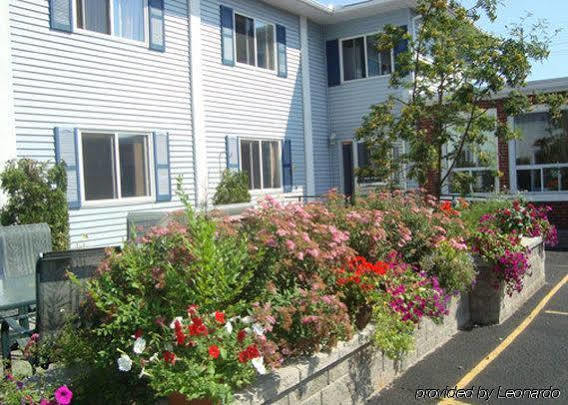 Hotel Super 8 By Wyndham Pembroke Esterno foto